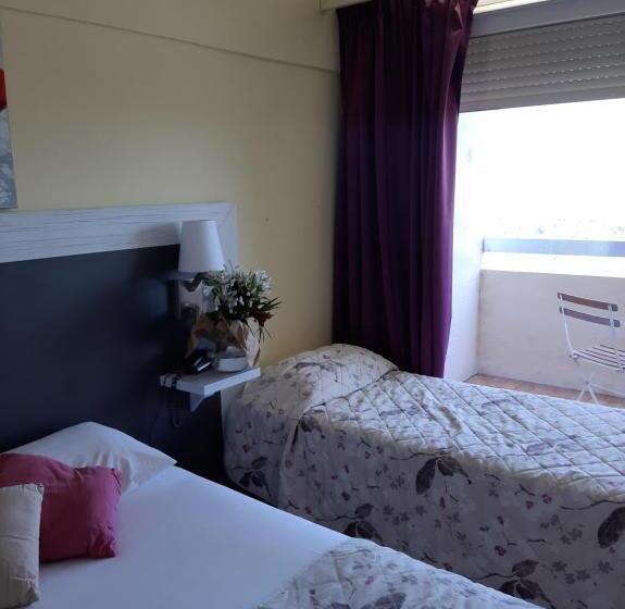 اتاق استاندارد چهار تخته, Logis Hotel Le Col De L Ange