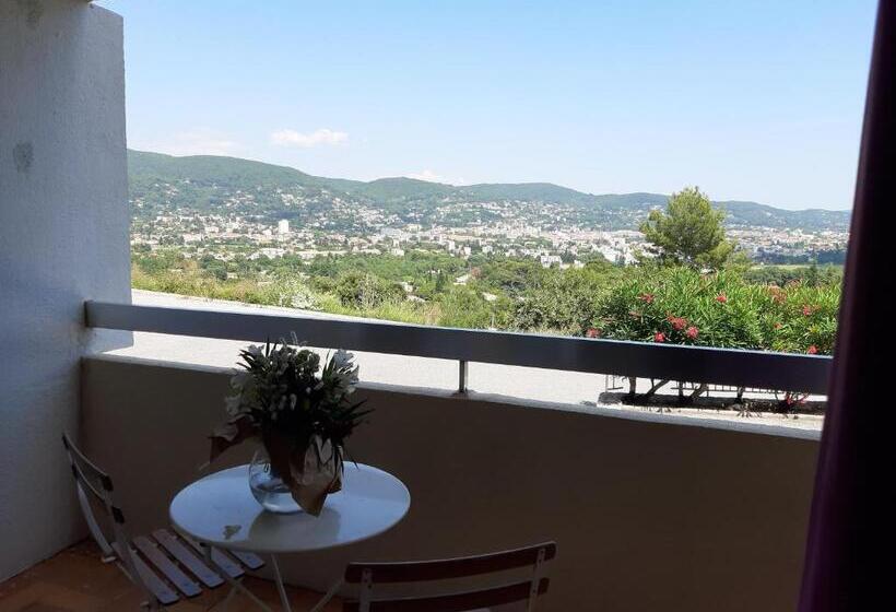 اتاق سوپریور سه تخته, Logis Hotel Le Col De L Ange
