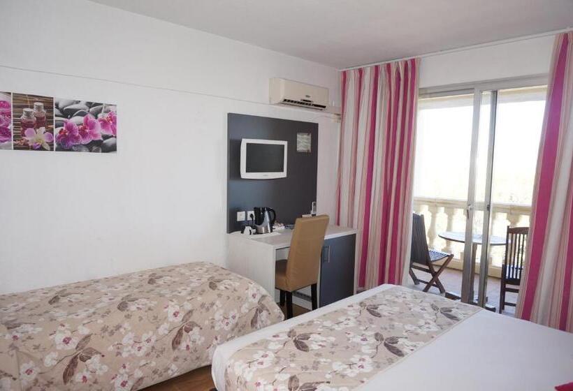 اتاق سوپریور سه تخته, Logis Hotel Le Col De L Ange