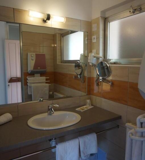 اتاق سوپریور, Logis Hotel Le Col De L Ange