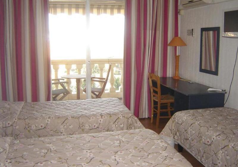 اتاق استاندارد سه نفره, Logis Hotel Le Col De L Ange