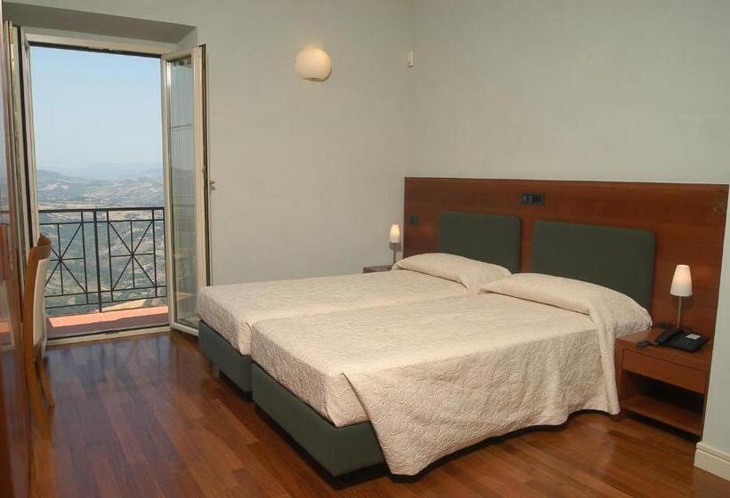 Deluxe Triple Room, Rosa