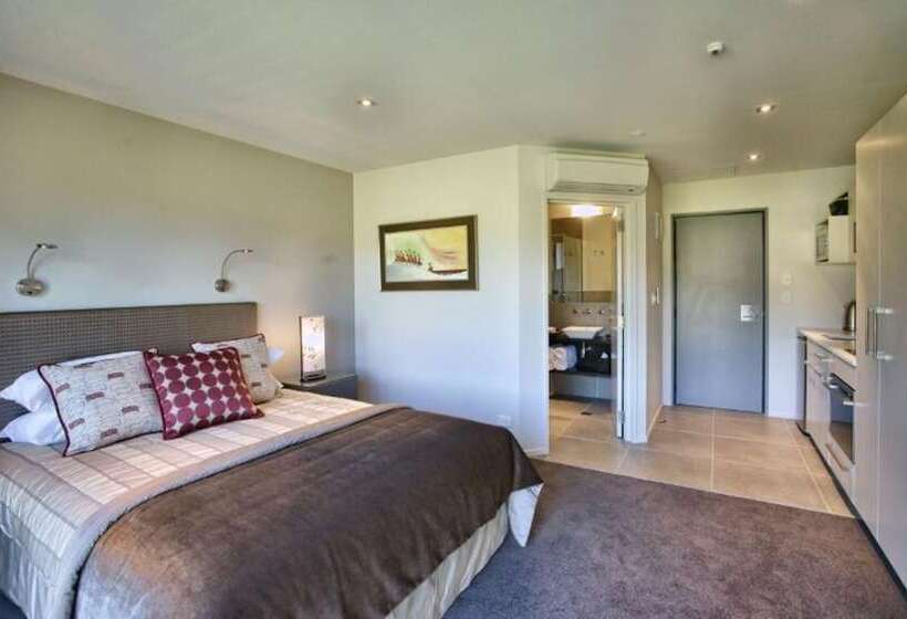 استودیوی لوکس, The St James Premium Accommodation