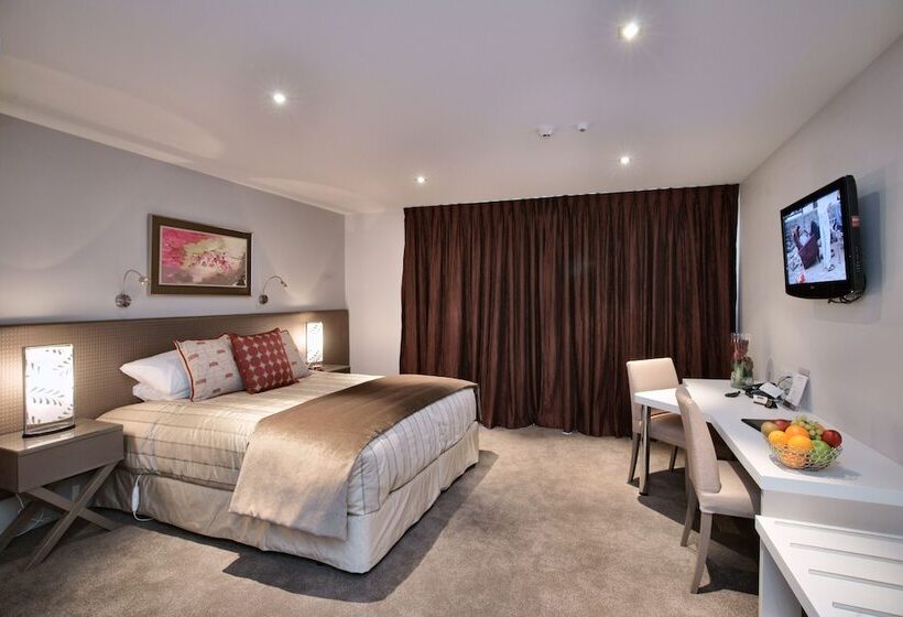 استودیوی لوکس, The St James Premium Accommodation