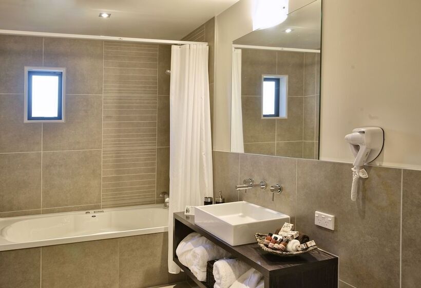 سوییت, The St James Premium Accommodation