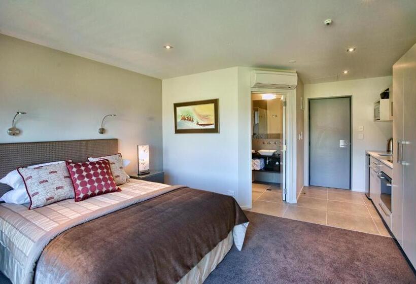 استودیوی لوکس, The St James Premium Accommodation