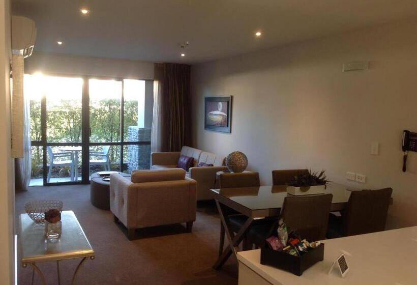 سوییت, The St James Premium Accommodation
