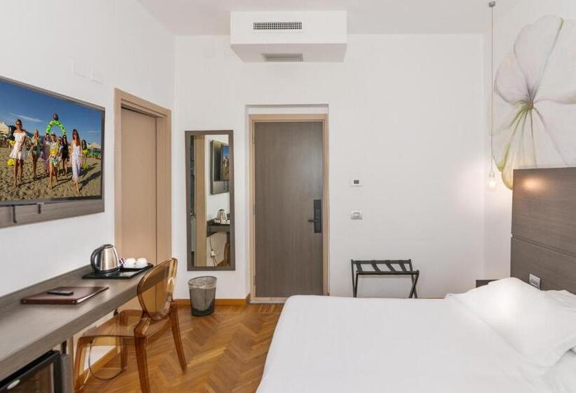 Deluxe Room, Tirreno