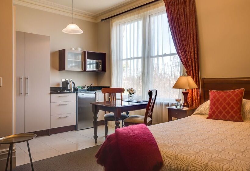 استودیوی استاندارد, Merivale Manor