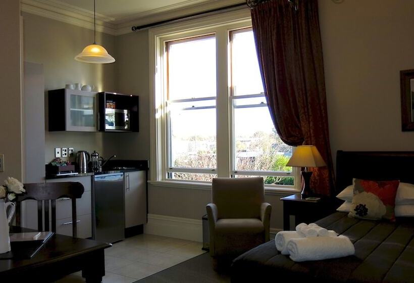 استودیوی استاندارد, Merivale Manor