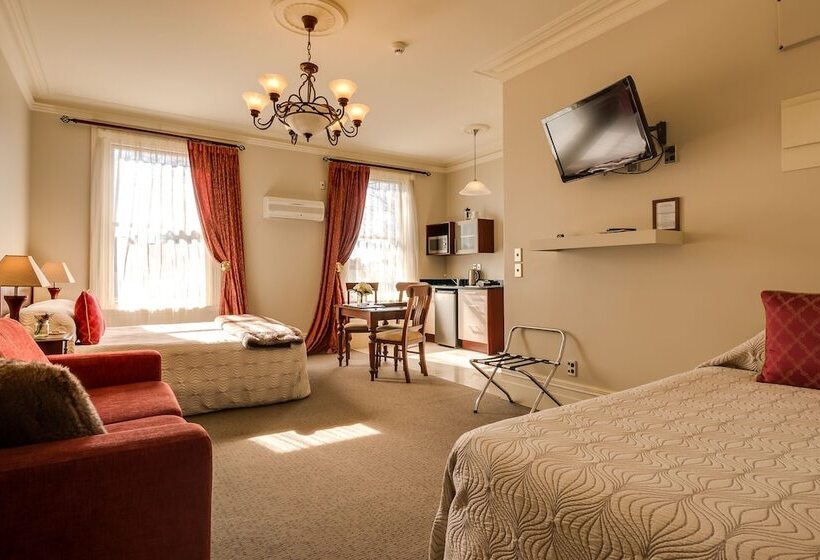 استودیو خانوادگی, Merivale Manor