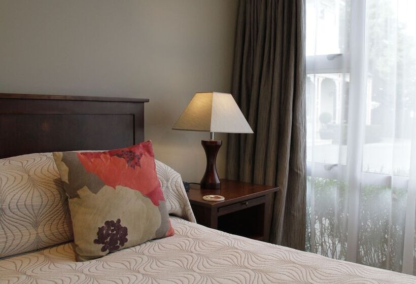 استودیوی استاندارد, Merivale Manor