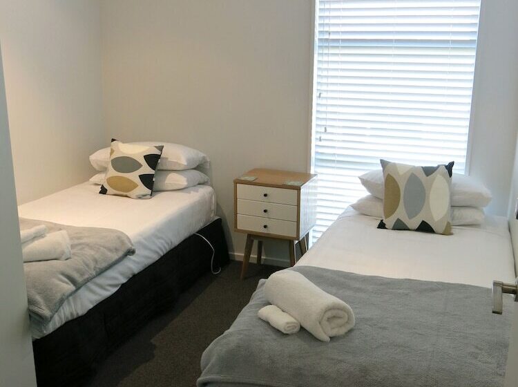 آپارتمان 3 خوابه, Merivale Manor