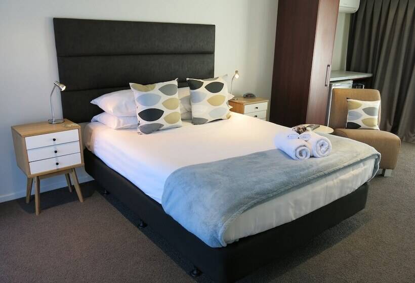 آپارتمان 3 خوابه, Merivale Manor