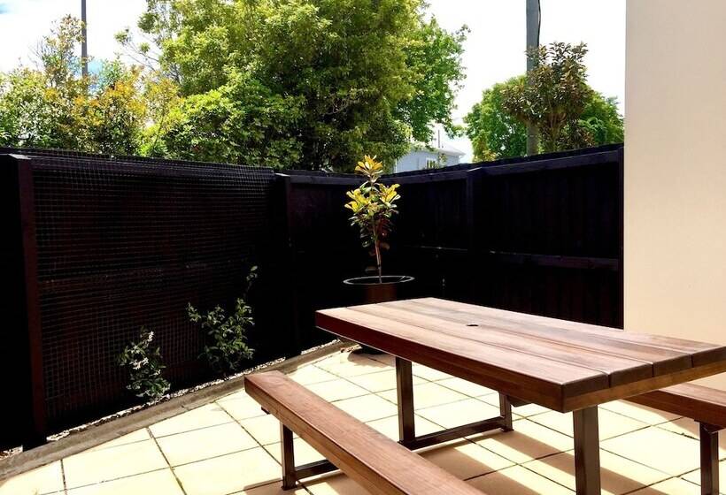 آپارتمان 3 خوابه, Merivale Manor
