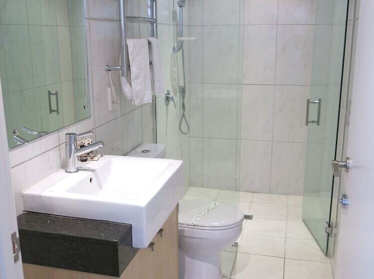 آپارتمان 3 خوابه, Merivale Manor