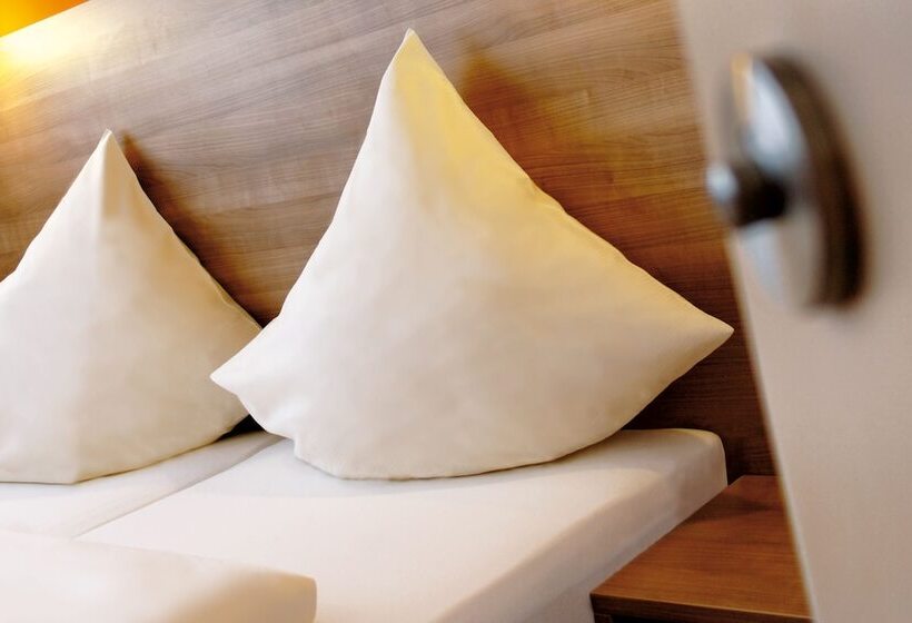 اتاق راحتی, Orange Hotel Und Apartments