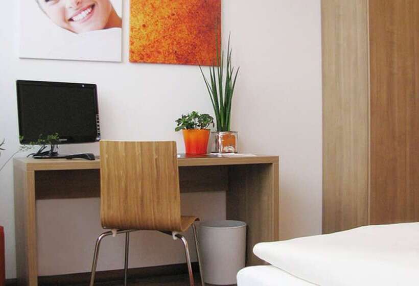اتاق استاندارد سه نفره, Orange Hotel Und Apartments