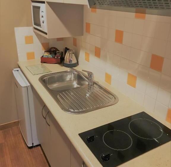 استودیوی استاندارد, Settlers Boutique Motel