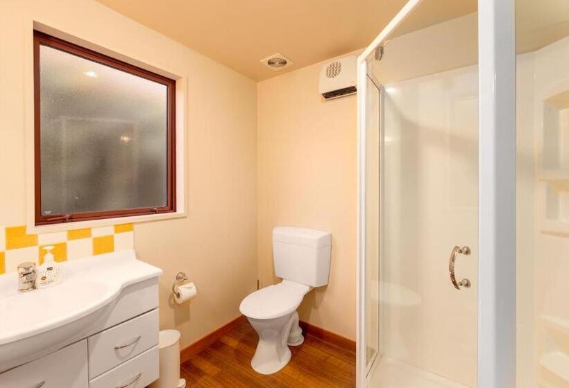 استودیوی استاندارد, Settlers Boutique Motel