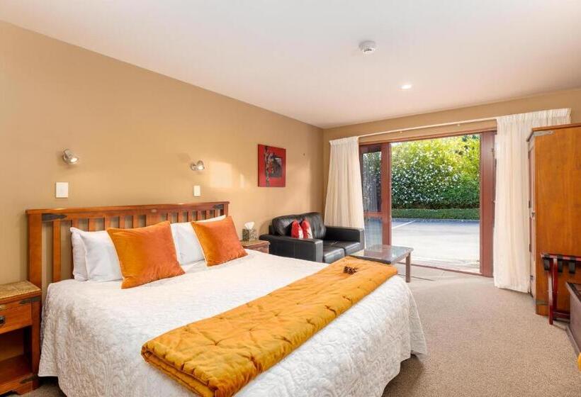استودیوی استاندارد, Settlers Boutique Motel