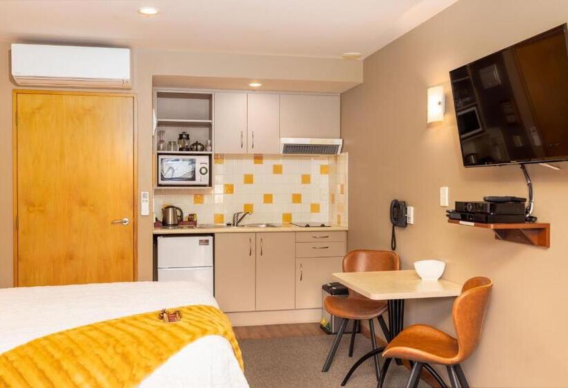 استودیوی استاندارد, Settlers Boutique Motel