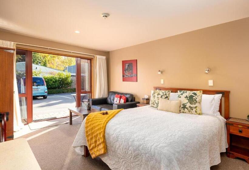 استودیوی استاندارد, Settlers Boutique Motel