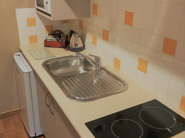 استودیوی استاندارد, Settlers Boutique Motel