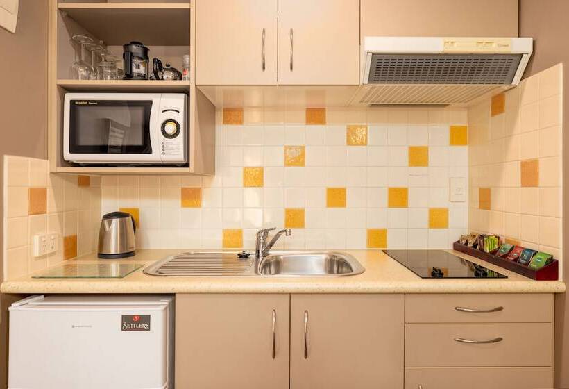 استودیوی استاندارد, Settlers Boutique Motel