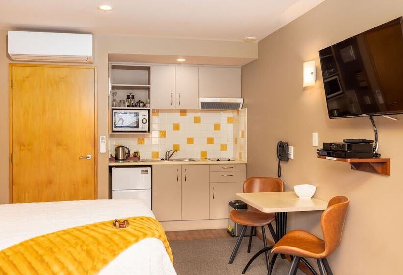 استودیوی استاندارد, Settlers Boutique Motel