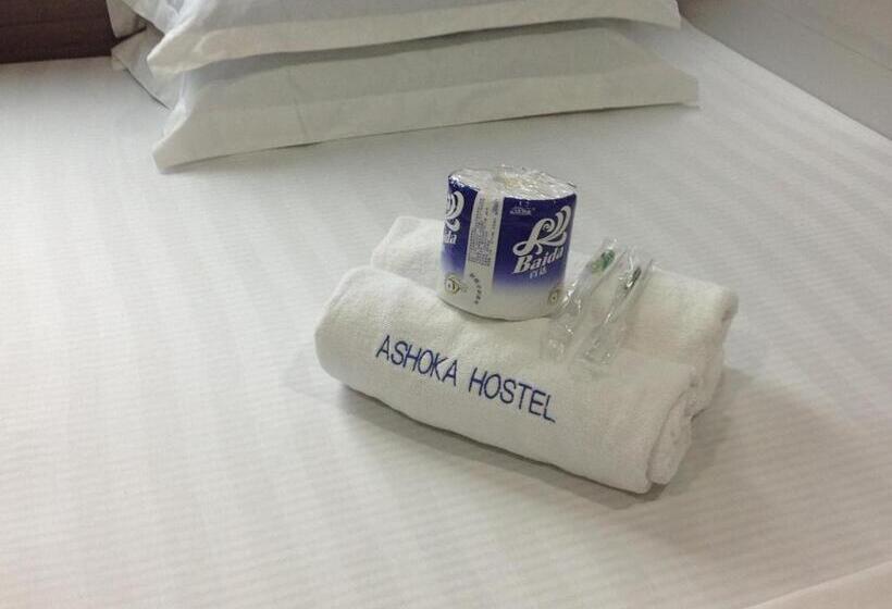 سوییت لوکس, David Lounge