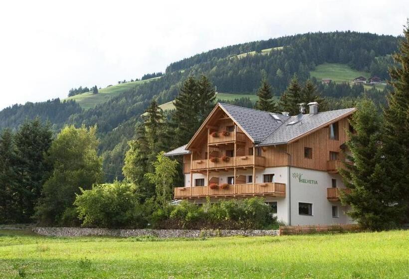 آپارتمان 2 خوابه با بالکن, Appartments Helvetia