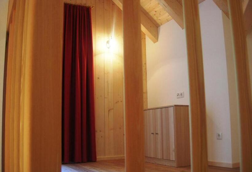 آپارتمان 2 خوابه با بالکن, Appartments Helvetia