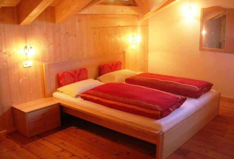 آپارتمان 2 خوابه با بالکن, Appartments Helvetia