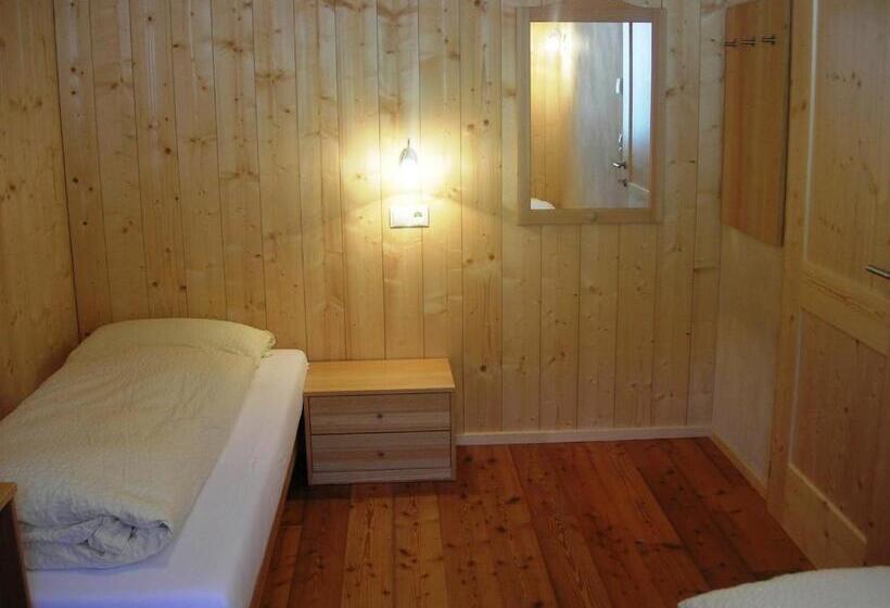آپارتمان 2 خوابه با بالکن, Appartments Helvetia
