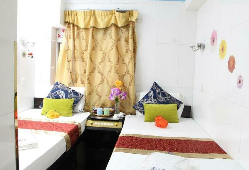 اتاق استاندارد سه نفره, Pay Less Guesthouse