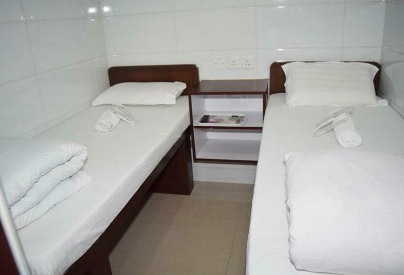 اتاق استاندارد, Pay Less Guesthouse