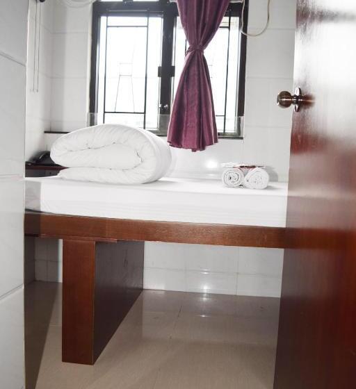 اتاق استاندارد یک نفره, Pay Less Guesthouse