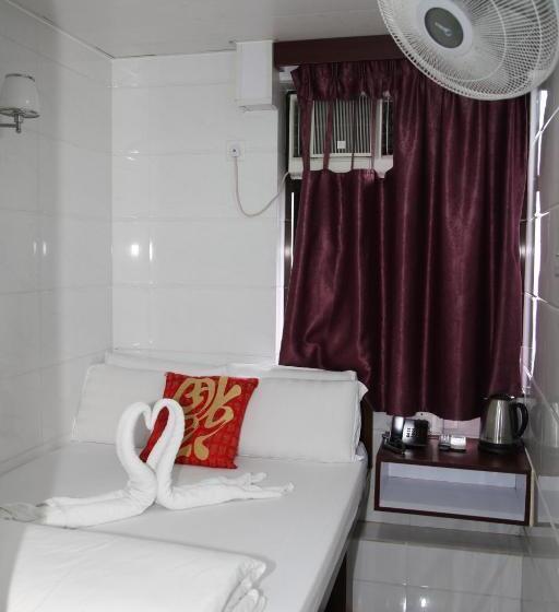 اتاق لوکس, Pay Less Guesthouse