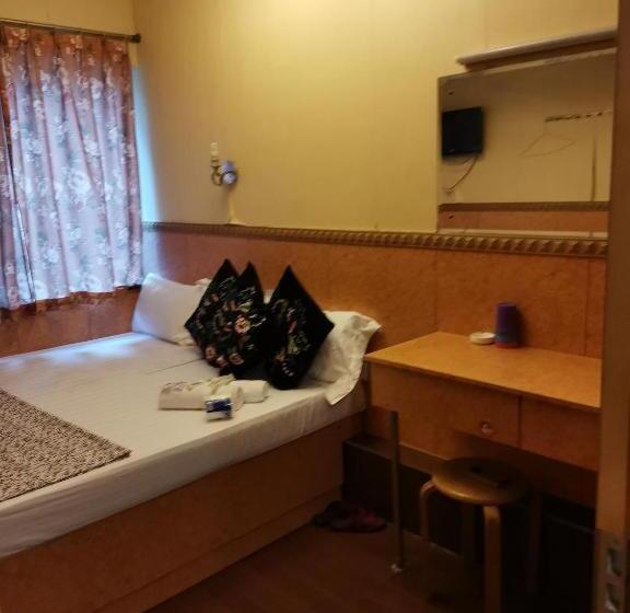 اتاق اکونومی, Toronto Guest House
