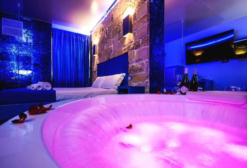 اتاق لوکس با وان آب گرم, Villa Asfodelo Guest House & Relax