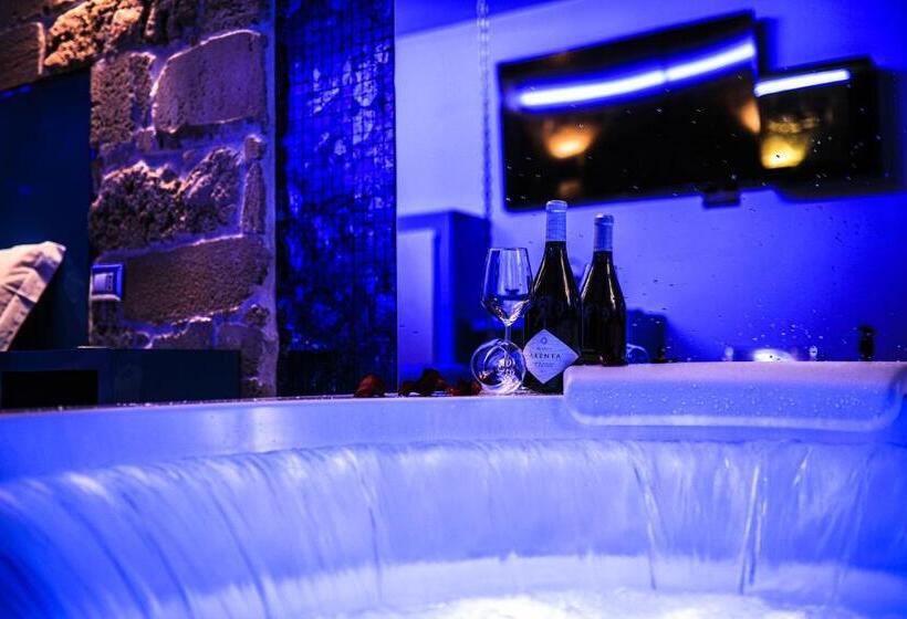 اتاق لوکس با وان آب گرم, Villa Asfodelo Guest House & Relax