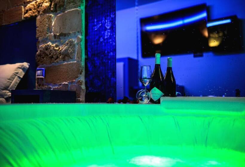 اتاق لوکس با وان آب گرم, Villa Asfodelo Guest House & Relax
