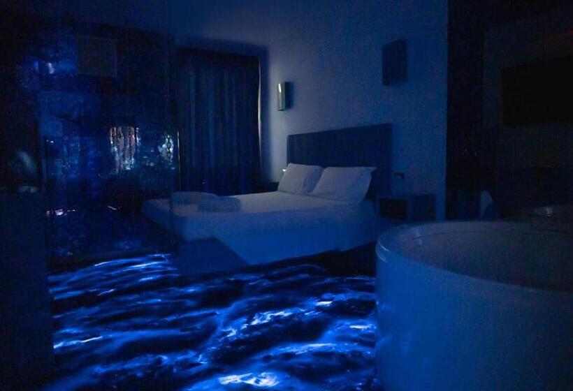 اتاق لوکس با وان آب گرم, Villa Asfodelo Guest House & Relax