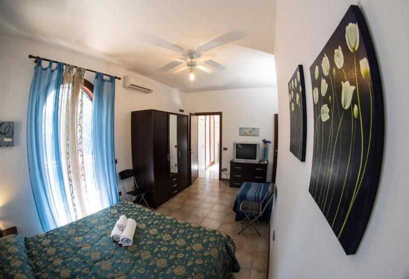 اتاق کلاسیک سه تخته, Villa Marysa Apartments Seaview