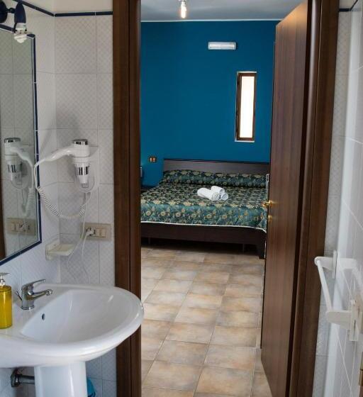 اتاق استاندارد با بالکن, Villa Marysa Apartments Seaview