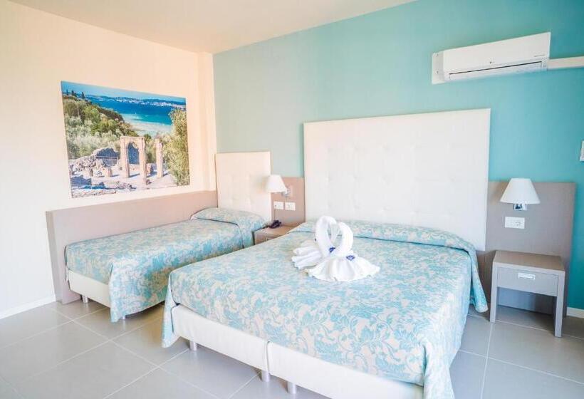 اتاق سوپریور سه تخته, Holiday