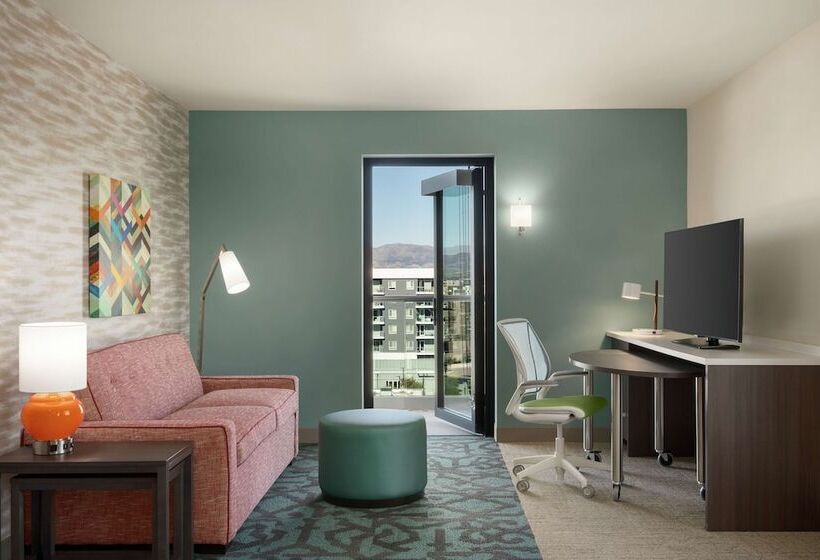 سوئیت با بالکن, Home2 Suites By Hilton Woodland Hills Los Angeles
