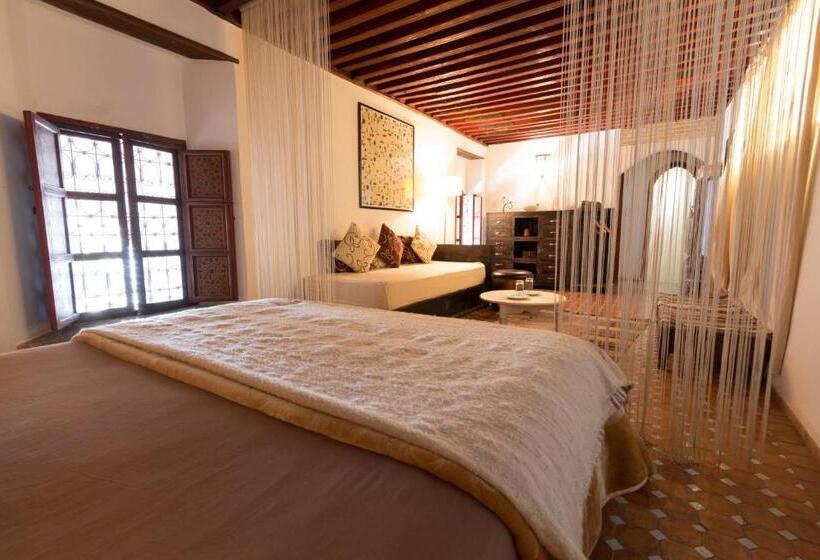 اتاق خانوادگی, Riad El Ma