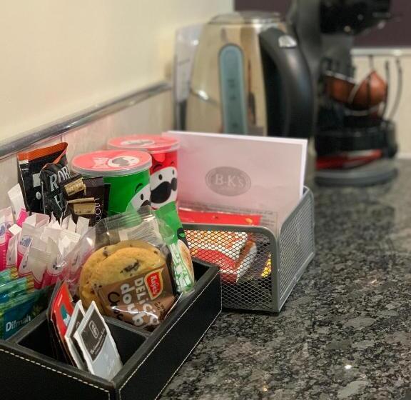 استودیوی استاندارد, Bks Premier Motel Palmerston North